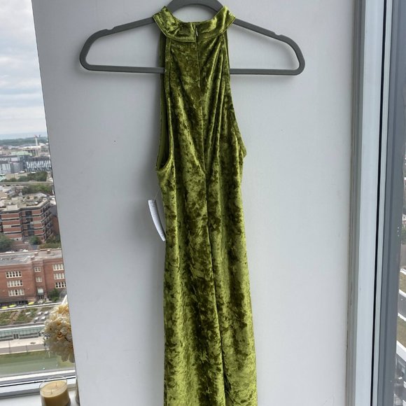Hottie Couture Women's Green Velvet Sleeveless Halter Neck Bodycon Mini Dress - Picture 4 of 7